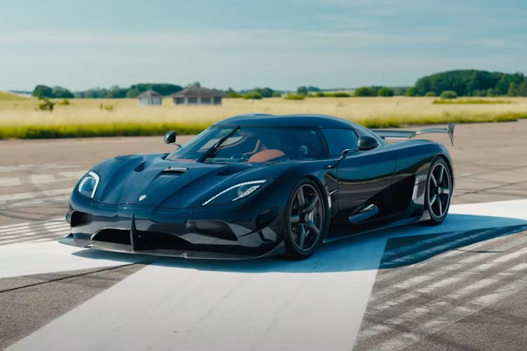 Tại sự kiện The Aurora – Scandinavian Concours được tổ chức tại Thụy Điển vừa qua, hãng siêu xe Koenigsegg đã chính thức vén màn siêu phẩm Koenigsegg Chimera độc nhất thế giới.