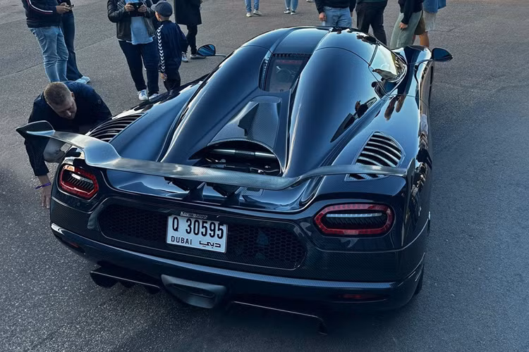 Koenigsegg cũng từng áp dụng dịch vụ “cá nhân hóa” này cho nhiều mẫu khác như Agera RS Naraya, Agera RS Draken, Agera RS Valhall… Đây sẽ là sự bổ sung đáng kể cho bộ sưu tập của ông Ben Sulayem, vốn đã có nhiều mẫu xe “khủng” như Mercedes-Benz CLK GTR Straßenversion, Bugatti Chiron Super Sport, Ferrari Enzo, Ferrari F50, 2 chiếc Koenigsegg Regera, Lexus LFA…