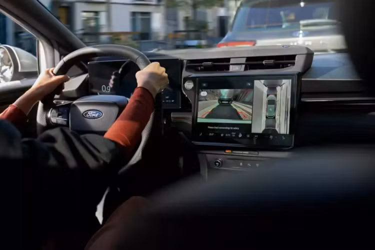 Trong khi đó, Predictive Speed Assist sẽ điều chỉnh vận tốc của xe theo điều kiện đường sá và theo tốc độ giới hạn theo thông tin do do hệ thống nhận biết biển báo giao thông cung cấp. Mẫu SUV cỡ B này được bổ sung trang bị tiện nghi và an toàn nhưng lại bị cắt động cơ cũng như hộp số.