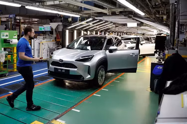 Be boi gian lan thu nghiem, Toyota va Mazda tam ngung giao xe