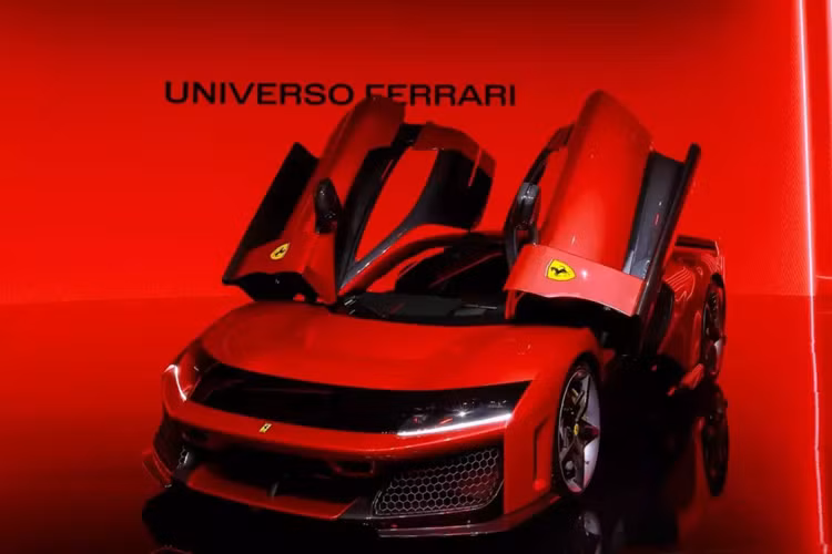 Và chỉ 1 tháng sau, chiếc Ferrari F80 đã lần đầu tiên ra mắt tại châu Á, và không phải Trung Quốc, Nhật Bản hay Hàn Quốc, mà là đất nước Thái Lan được chọn làm nơi giới thiệu, nhân 1 sự kiện đặc biệt của Ferrari.