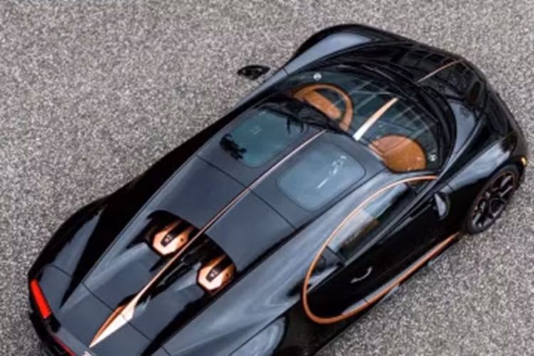 Chiếc siêu xe Bugatti Chiron với khối động cơ mạnh mẽ 1.500 ps cuối cùng rời khỏi Molsheim Atelier có sự pha trộn quyến rũ giữa điểm nhấn là màu Nocturne và Copper