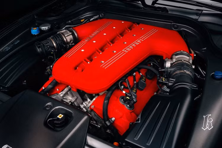 Trái tim của Ferrari 599 GTO là khối động cơ V12 hút khí tự nhiên 6.0L, công suất 670 mã lực và mô-men xoắn 620 Nm. Do đó, 599 GTO mạnh hơn 599 GTB đến 50 mã lực, nhưng nhẹ hơn phiên bản tiêu chuẩn 100 kg.