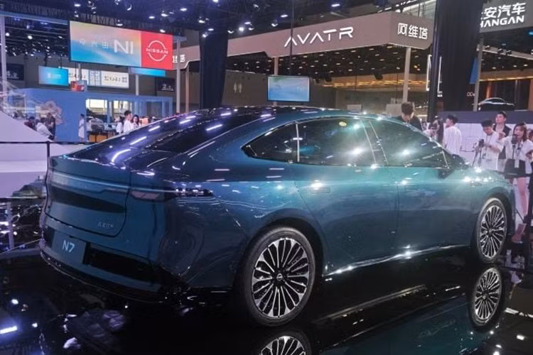 Điều này chứng tỏ hãng Nissan chưa có kế hoạch tung N7 ra thị trường Trung Quốc trong tương lai gần. Nhiều khả năng xe sẽ được bán ra ở thị trường tỷ dân này từ quý II năm sau. Giá bán của Nissan N7 đương nhiên vẫn là ẩn số. Xe là sản phẩm do liên doanh Dongfeng-Nissan phát triển và lắp ráp.