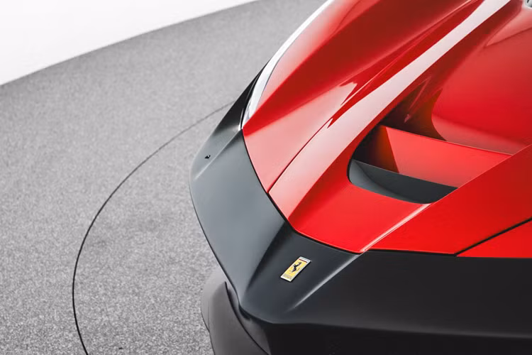 Ở thời điểm bấy giờ, LaFerrari là mẫu xe tiên phong với công nghệ mới, vì vậy mà chiếc xe từng được phát triển với khá nhiều nguyên mẫu được tạo ra trong quá trình thực hiện để khắc phục những khiếm khuyết.