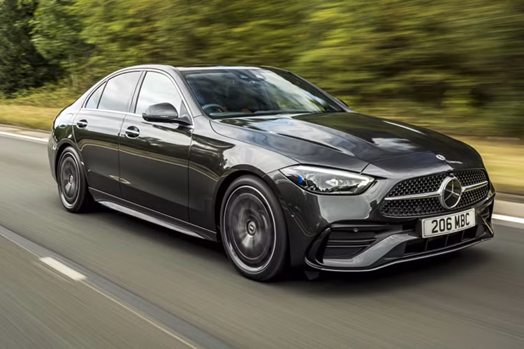 Trong khi đó, Mercedes-Benz S-Class tại Việt Nam hiện có chỉ có 1 phiên bản là S450 4Matic với giá 5,039 tỷ đồng. Sự xuất hiện của S580e sẽ tăng thêm sự lựa chọn cho khách hàng khi tìm đến dòng sedan hạng sang cỡ lớn này.