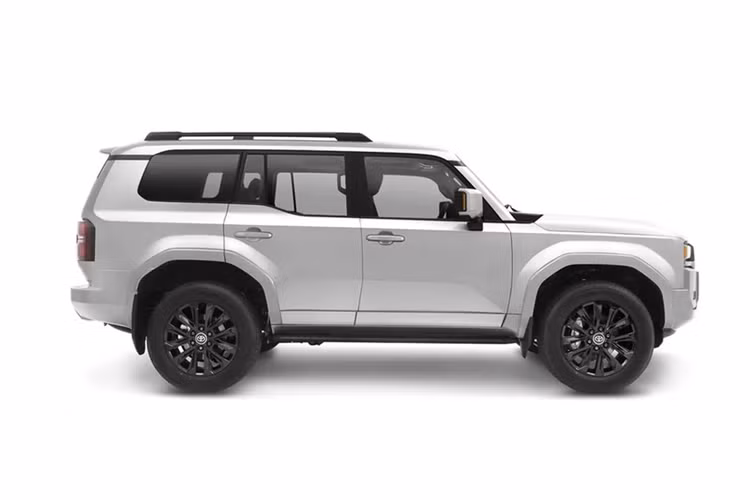 Mẫu xe SUV Toyota Land Cruiser Prado 2025 có kiểu dáng hình hộp lấy cảm hứng từ phong cách cổ điển trên mẫu J60 từ những năm 80. Tuy nhiên, Toyota Land Cruiser Prado 2025 dành cho thị trường Philippines có thiết kế lưới tản nhiệt khác so với xe ra mắt hồi đầu năm tại Mỹ.