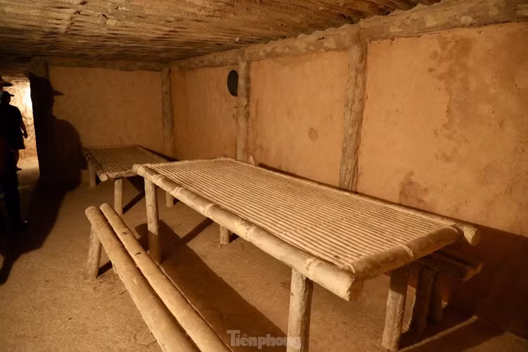 Trong 105 ngày hoạt động, Sở Chỉ huy Chiến dịch Điện Biên Phủ đã phát ra những chỉ thị, mệnh lệnh tấn công có tính chất quyết định, đập tan toàn bộ tập đoàn cứ điểm bất khả xâm phạm của quân Pháp, làm nên Chiến thắng Điện Biên Phủ “lừng lẫy năm châu, chấn động địa cầu”.