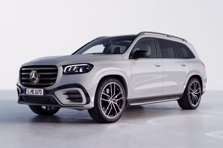Đối với những mục tiêu trước mắt, Kallenius đề cập đến S-Class và bản cập nhật giữa vòng đời của mẫu sedan cỡ lớn này dự kiến ra mắt vào năm 2026: "Chúng tôi đã đầu tư rất nhiều vào việc cập nhật S-Class mới, con số này vượt xa so với mức chi thường xuyên cho một bản nâng cấp".