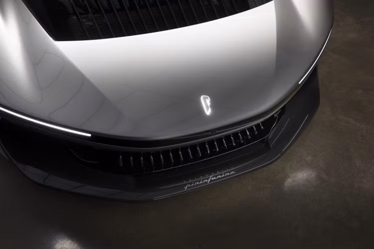 Giống như Pininfarina B95 Barchetta tiêu chuẩn, chiếc “Gotham” độc nhất này được cung cấp năng lượng bởi bốn động cơ điện tạo ra công suất tổng hợp là 1.874 mã lực và lấy năng lượng từ bộ pin lithium-ion 120 kWh. Phần còn lại của các sản phẩm đặc biệt theo chủ đề Batman cũng sẽ có chung nền tảng và thông số kỹ thuật có nguồn gốc từ Rimac.