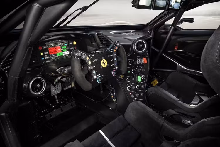 Mặc dù ngoại thất của Ferrari KC23 hoàn toàn khác biệt so với 488 GT3 EVO, nội thất của mẫu xe hàng thửa này tương đồng với mẫu xe đua trên, bao gồm khung chống lật, vô lăng phong cách xe đua, bảng đồng hồ taplo kỹ thuật số, cụm 3 màn hình camera quan sát, ghế bucket-seat bọc Alcantara...