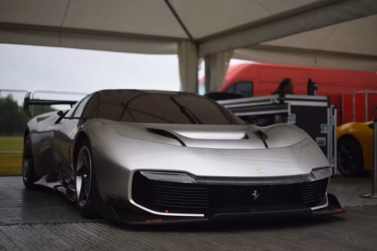 Như các mẫu xe hàng thửa trước đây, Ferrari không cung cấp hiệu suất vận hành của KC23. Trong khi đó, Ferrari 488 GT3 EVO được trang bị động cơ V8 twin-turbo 3.9L 600 mã lực, thấp hơn mức 670 mã lực trên phiên bản thương mại 488 GTB.