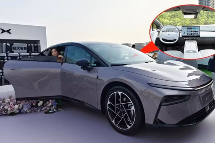 Số đo này lớn hơn một chút so với người anh em P7i. XPeng P7+ được trang bị bộ pin lithium sắt phosphate với tùy chọn công suất 60,7 kWh và 76,3 kWh cùng phạm vi hoạt động CLTC lần lượt là 620 km và 710 km. Thiết kế bên ngoài của P7+ đã được tối ưu hóa để giảm sức cản của gió và Xpeng cho biết mẫu xe này chỉ tiêu thụ 11,6 kWh điện trên 100 km.