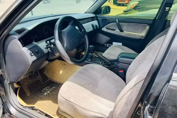 Nhưng 2 chiếc xe kể trên cũng không nổi tiếng bằng chiếc Toyota Crown mang biển số 51K-888.88, đây là siêu biển đã được mang ra đấu giá nhiều lần.
