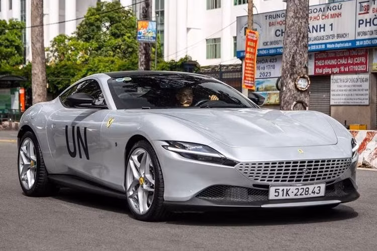 Hãng siêu xe Ý trang bị cho chiếc xe 4 chỗ ngồi Ferrari Roma động cơ V8, tăng áp, dung tích 3.9 lít, tạo ra công suất tối đa 620 mã lực và mô-men xoắn cực đại 760 Nm.