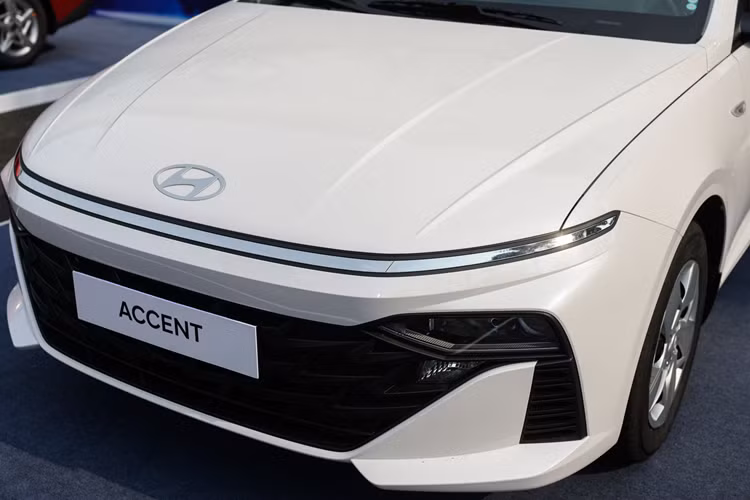Chưa hết, Hyundai Thành Công còn tiếp tục áp dụng ưu đãi cho dòng xe Santa Fe trong tháng 6/2024. Cụ thể, Hyundai Santa Fe bản 2.2 Dầu (2021) và 2.5 Xăng (2021) đều được khuyến mãi 70 triệu đồng. Con số tương ứng của Santa Fe 2.2 Dầu cao cấp SCC và 2.5 Xăng cao cấp SCC là 75 triệu đồng.