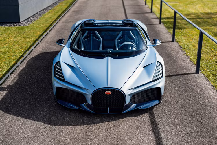 Thương hiệu đã tiến hành đánh giá cẩn thận mọi khía cạnh trong thiết kế của siêu xe Bugatti W16 Mistral. Các kỹ sư đã không ngừng nỗ lực trong nỗ lực tạo ra chiếc xe mui trần tối thượng của Bugatti và hiện tại xe Mistral đang bước vào giai đoạn đánh giá cuối cùng.