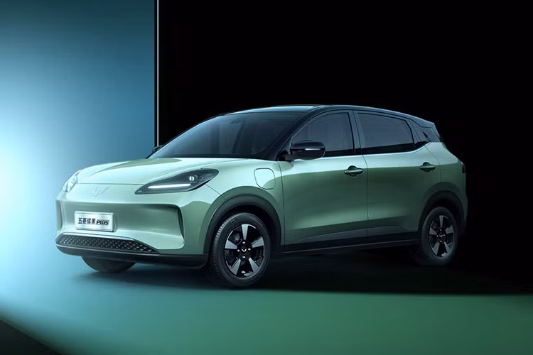 Đồng thời, xe được trang bị bộ pin 50,6KWh, nhưng thời lượng pin hiện tại vẫn chưa được công bố. Dự kiến giá xe Wuling Bingo Plus điện cỡ nhỏ nhiều khả năng bán ra dưới 100.000 nhân dân tệ (14.000 USD - tương đương khoảng 326 triệu đồng).