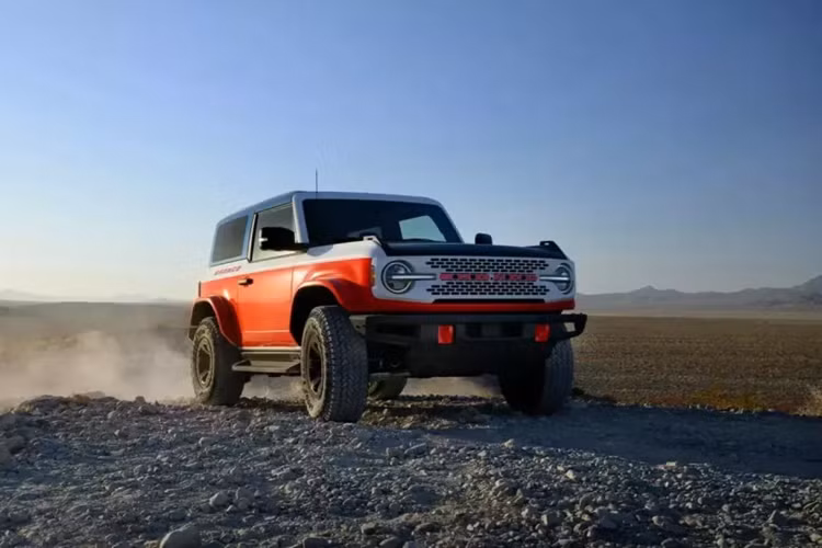 Mẫu xe SUV Ford Bronco Stroppe 2025 được coi là phiên bản kế nhiệm của Stroppe Baja Bronco từ những năm 60 và 70, mẫu xe này sẽ chịu trách nhiệm thay thế Wildtrak và chỉ có cấu hình hai cửa.
