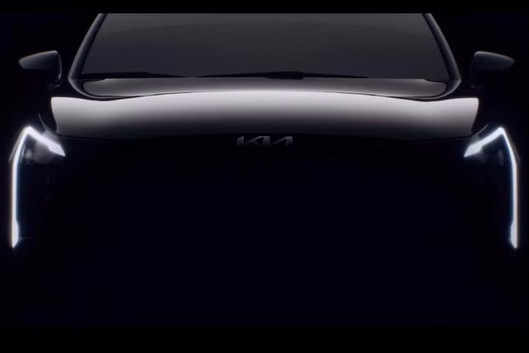 Ở phía sau, mẫu xe SUV Kia Sportage 2025 cũng có cụm đèn hậu được thiết kế lại, kết hợp với phần cản sau được làm đơn giản hơn, mang lại dáng vẻ thanh thoát cho mẫu xe của thương hiệu Hàn Quốc.