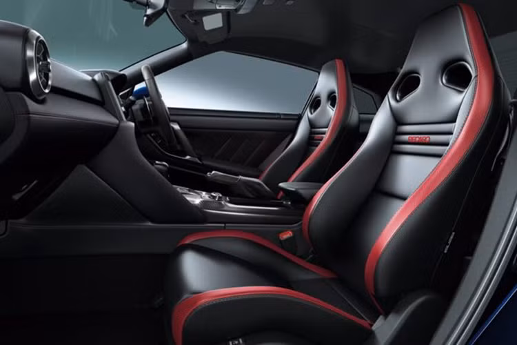 Một báo cáo gần đây của ấn phẩm Mag X của Nhật Bản cho thấy Nissan GT-R 2025 sẽ được sản xuất giới hạn ở 1.500 chiếc, trong đó bao gồm 300 chiếc thuộc bản NISMO. Tuy nhiên, điều này vẫn chưa được Nissan chính thức xác nhận.