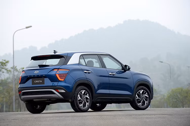 Tháng 1/2024, doanh số Hyundai Creta chỉ đạt 413 xe, giảm mạnh so với tháng 12/2023 và xếp sau hai đối thủ là Honda HR-V và Kia Seltos. Trước đó, mẫu crossover hạng B của Hyundai là cái tên thường xuyên đứng đầu phân khúc về lượng xe bán ra.