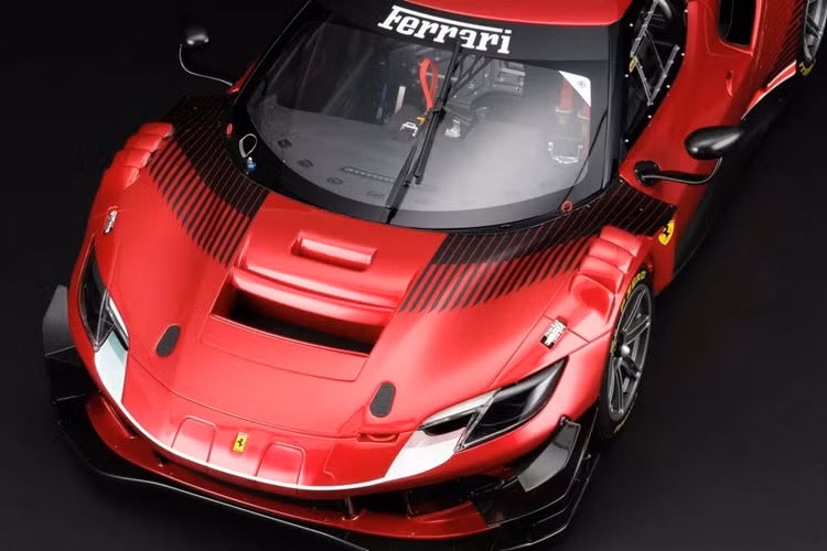 Ferrari 296 GT3 là mẫu xe được phát triển từ 296 GTB, tuy nhiên phiên bản này có trọng tâm thấp hơn giúp tăng thêm hiệu quả khi sử dụng trên đường đua.