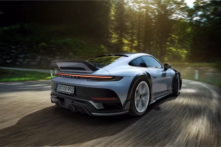 Với số lượng chỉ 25 chiếc toàn cầu, mức giá xe Porsche 911 TechArt GTstreet R Touring chắc chắn sẽ cao hơn nhiều so với con số khởi điểm của mẫu 911 Turbo S là 230.400 USD. Tại Việt Nam, 911 Turbo S có giá từ 16,5 tỷ đồng.