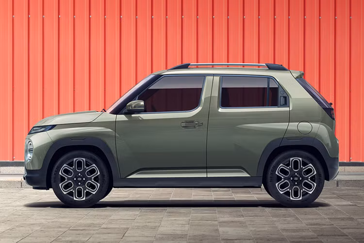 Tuy là xe giá rẻ nhưng Hyundai Casper 2025 vẫn sở hữu trang bị an toàn khá phong phú với 7 túi khí, bao gồm túi khí ở giữa hàng ghế trước, hệ thống hỗ trợ tránh va chạm với phương tiện khác/người đi bộ/người đạp xe, hỗ trợ tránh chệch làn đường, hỗ trợ đèn pha,...