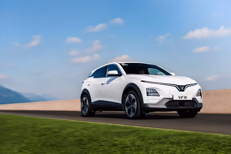 Chuỗi sự kiện “Ngày hội trải nghiệm Vinfast VF6” dành cho khách hàng cả nước được VinFast triển khai đồng loạt tại 100 địa điểm là các showroom, đại lý VinFast và các trung tâm thương mại Vincom tại 63 tỉnh, thành phố. Đây được xem là cơ hội “vàng” dành cho những người đang quan tâm đến mẫu VinFast VF6.