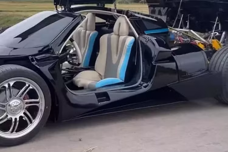 Thông tin từ nhóm Nhết TV cho biết, họ chế tạo chiếc siêu xe triệu đô Pagani Huayra từ Toyota đời cũ 30 năm tuổi, chỉ giữ lại khung gầm, động cơ, còn lại, đều tháo bỏ sạch. Quá trình thực hiện dự án này khá lâu, trước khi cả Ferrari LaFerrari hoàn chỉnh ra đời.
