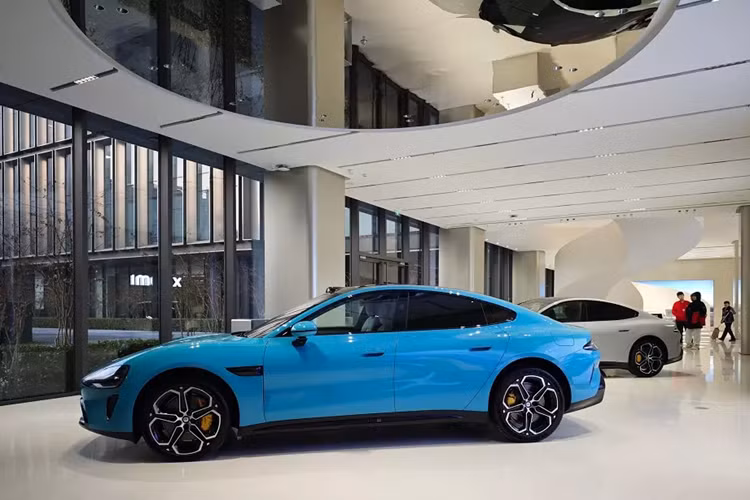 Thiết kế ngoại thất của mẫu xe này cũng thu hút sự chú ý vì có một số nét giống Porsche, McLaren, Aston Martin và Lamborghini. Xe sở hữu hệ thống đèn LED, vành la-zăng 19 inch hoặc 20 inch, gương chiếu hậu không viền, nóc dốc mượt mà về phía sau và cánh gió đuôi chủ động.