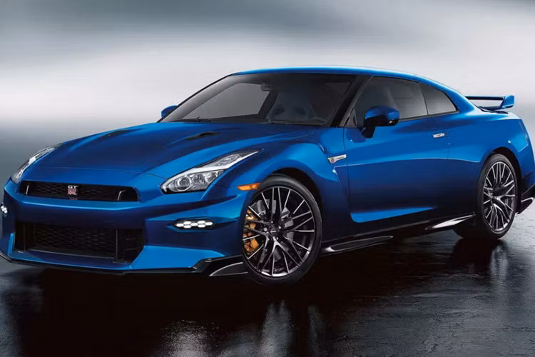 Nội thất của Nissan GT-R Takumi Edition 2024 mới cũng được làm mới với tông xanh Mori Green độc đáo. Tuy nhiên, điểm đặc biệt nhất của dòng xe GT-R phải kể đến khối động cơ VR38DETT V6 trứ danh.