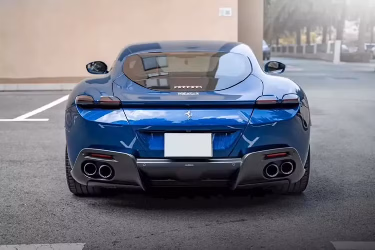 Những trang bị này cho phép chiếc siêu xe 4 chỗ ngồi Ferrari Roma dù có cân nặng gần 1,5 tấn vẫn có thể tăng tốc từ vị trí xuất phát lên 100 km/h chỉ trong thời gian 3,4 giây, thêm 5,9 giây để tăng tốc lên 200 km/h, trước khi đạt tốc độ tối đa hơn 320 km/h.