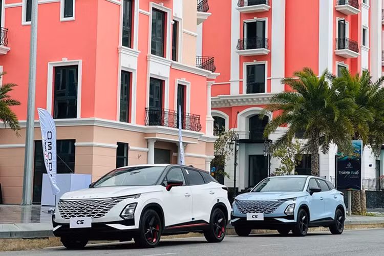 Chery là hãng xe Trung Quốc từng xuất hiện tại Việt Nam vào năm 2009 thông qua hợp tác với Liên doanh ô tô Hòa Bình (VMC). Vào thời điểm đó, Chery không mấy thành công và đã nhanh chóng phải rút khỏi thị trường.