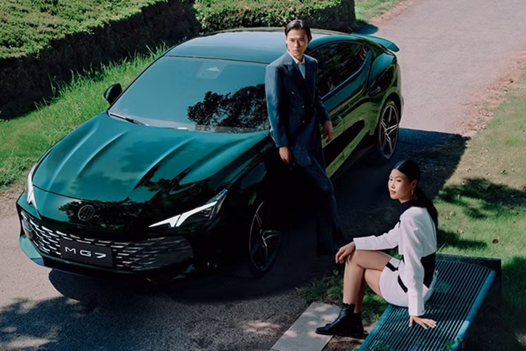 Chiếc sedan cỡ D này còn được trang bị vòm kính đóng mở Topload, hệ thống buồng lái thông minh Zebra Luoshen 8155, hỗ trợ lái thông minh cao cấp MG PILOT 2.0 và hệ thống âm thanh BOSE Premium 9 loa...