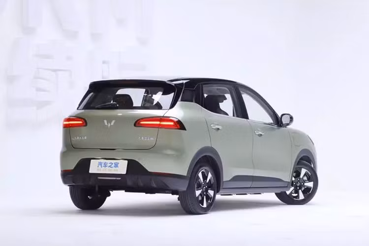 Bingo Plus có nội thất khá rộng rãi nhờ kiến trúc không gian điện bản địa rộng rãi của Wuling. Với chiều dài cơ sở dài 2.610 mm và chỗ để chân cho hàng ghế sau là 912 mm.