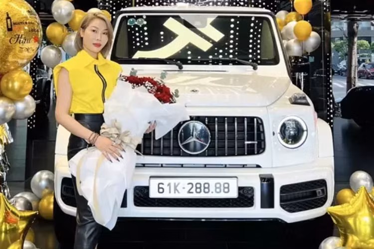 Dai gia thit heo tau Mercedes-AMG G63 bien 61K-288.88 gia 745 trieu dong