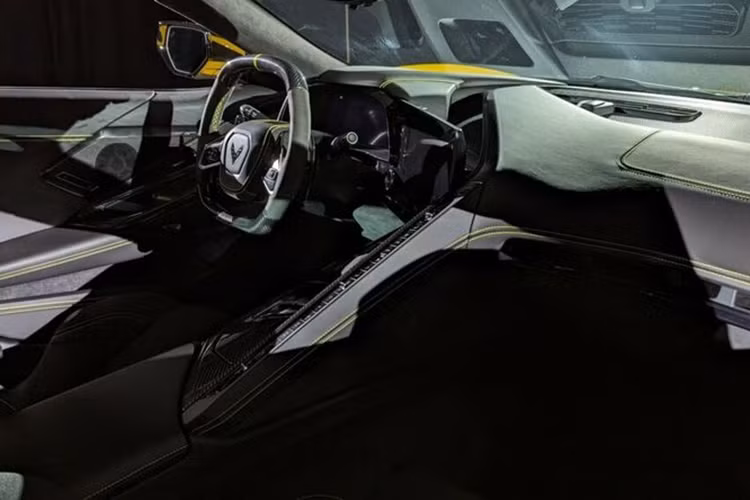 Kỹ sư trưởng Tadge Juechter – người phụ trách dự án Corvette nhận định ZR1 sở hữu mô-men xoắn sánh ngang với xe đầu kéo chở hàng. Bên cạnh đó, đại diện của hãng cũng cho biết Corvette ZR1 có thể di chuyển thoải mái với tốc độ lên tới 346 km/h và có thể nhanh hơn thế nữa bởi mẫu xe này không bị giới hạn tốc độ tối đa.