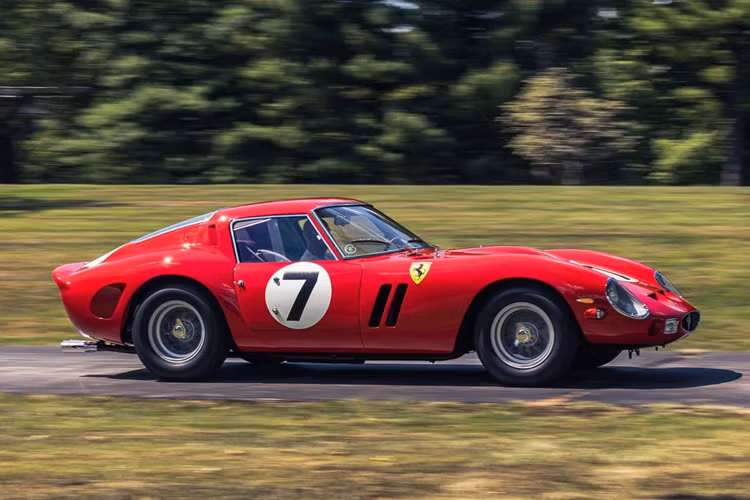 Là chiếc GTO Tipo 1962 duy nhất được sử dụng bởi đội đua Scuderia Ferrari cùng hàng loạt thành tích ấn tượng, chiếc xe này còn được nâng cấp động cơ V12 dung tích 4.0L với sức mạnh lên đến 390 mã lực duy nhất trong lịch sử.