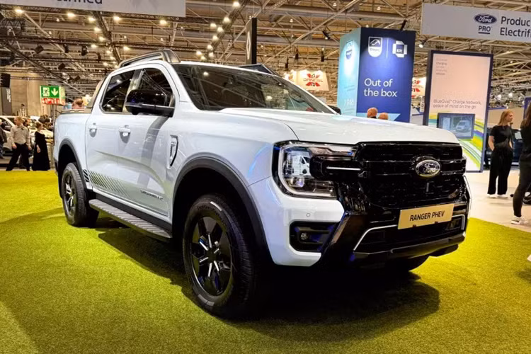 So với các phiên bản còn lại của dòng Ford Ranger, mẫu xe bán tải này sở hữu sức kéo, tải trọng và khả năng off-road không thay đổi. Tuy nhiên, xe sở hữu động cơ tiết kiệm nhiên liệu hơn.