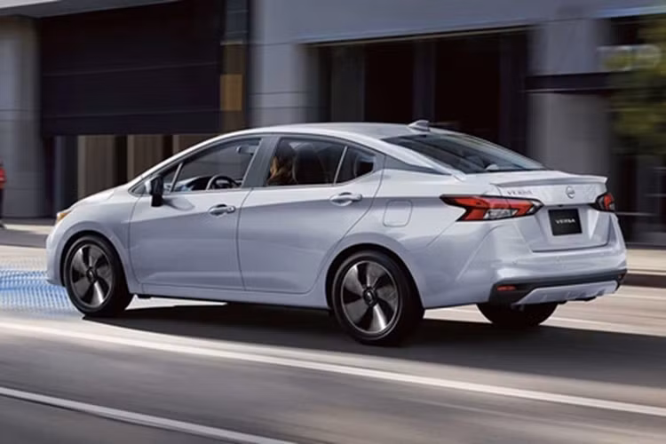 Hiện giá xe Nissan Almera 2024 tại Việt Nam chưa được hé lộ. Trong khi đó, phiên bản cũ đang được bán với giá từ 539 - 595 triệu đồng. Xe hiện đang được ưu đãi 50% lệ phí trước bạ để giải phóng hàng tồn.