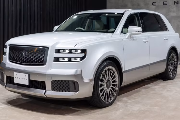 Toyota Century SUV có giá khởi điểm từ 25 triệu yên (tương đương 4,28 tỷ đồng). Nếu ra mắt phiên bản hiệu suất cao, chắc chắn mức giá sẽ cao hơn rất nhiều.