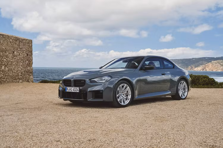 Bản cập nhật giữa vòng đời của BMW dành cho M2 đã chính thức được công bố cho đời xe 2025, với điểm mấu của BMW M2 2025 mới chốt là sức mạnh động cơ tiếp tục được tăng cường.