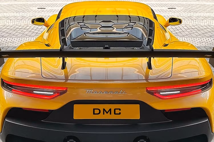 DMC đã nâng công suất của chiếc xe lên mức 722 mã lực và mô-men xoắn 820 Nm. Thời gian tăng tốc 0-100 km/h của xe cũng giảm từ 2,9 giây còn 2,7 giây.