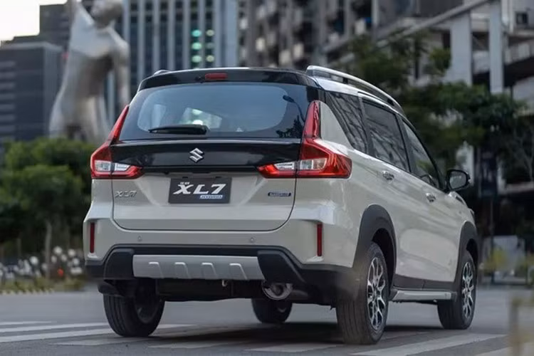 Tuy nhiên theo công bố của nhà sản xuất, Suzuki XL7 Hybrid 2024 về Việt Nam sẽ có nhiều nâng cấp đáng giá nhằm gia tăng khả năng cạnh tranh với các đối thủ mạnh trong phân khúc như Mitsubishi Xpander, Toyota Veloz hay Hyundai Stargazer X.