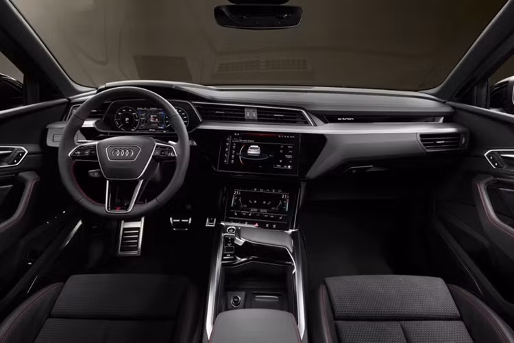 Xe có khả năng tăng tốc 0-100 km/h trong 5,8 giây nếu sử dụng lốp tiêu chuẩn, hoặc 5,9 giây khi sử dụng lốp địa hình General Grabber AT3. Tốc độ tối đa giới hạn ở mức 200 km/h. Xe có thể di chuyển quãng đường tối đa 487 km cho một chu kỳ sạc.