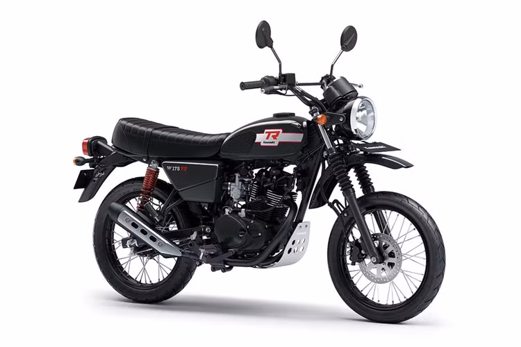 Theo đó, W175TR có chiều dài x rộng x cao là 1.950 x 805 x 1085 mm, chiều dài cơ sở 1.285 mm, khoảng sáng gầm 195 mm và độ cao yên 805 mm. Kawasaki W175 SE có số đo là 1.930 x 765 x 1.030 mm, chiều dài cơ sở 1.275 mm, khoảng sáng gầm 165 mm, độ cao yên 780 mm. 