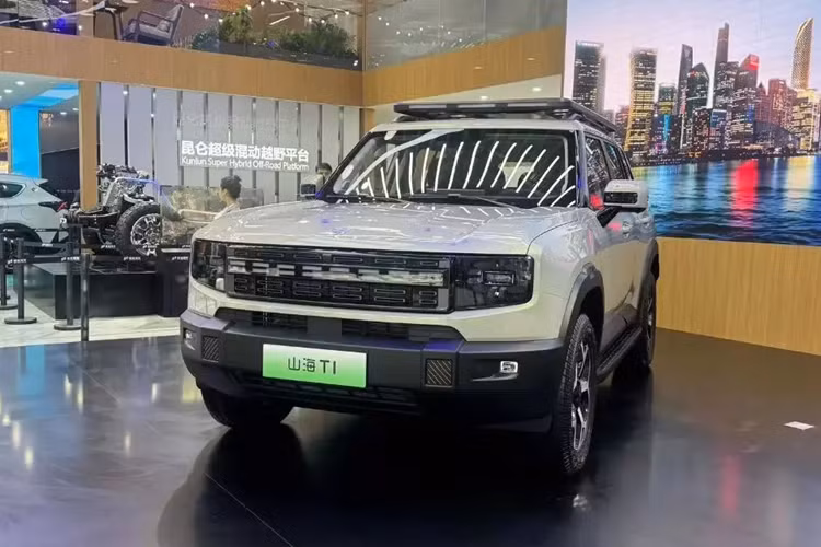 Được biết, mẫu xe SUV Jetour Shanhai T1 được định vị dưới Shanhai T2, xe đã ra mắt tại triển lãm ô tô Bắc Kinh 2024 vào tháng 4 và dự kiến sẽ chính thức ra mắt vào quý 4 năm nay. Để tham khảo, Shanhai T2 có mức giá từ 179.900 - 209.900 nhân dân tệ (khoảng 24.800 - 29.000 đô la Mỹ).
