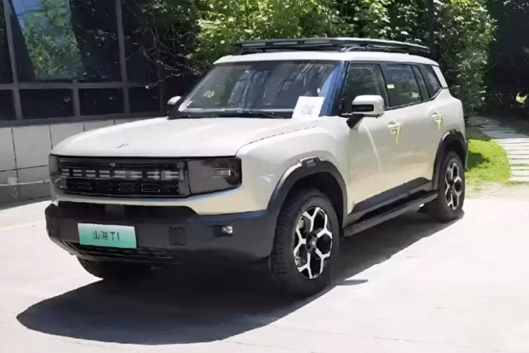 Người phát ngôn chính thức tuyên bố rằng công suất kết hợp tối đa của hệ thống là 450 kW (603 mã lực). Hơn nữa, mức tiêu thụ nhiên liệu của động cơ là 1,08 lít/100 km và tốc độ tối đa là 180 km/h. Hệ thống dẫn động bốn bánh điện tử cũng sẽ có mặt. Ngoài ra, hệ thống chống bó cứng phanh được sản xuất bởi Bosch.